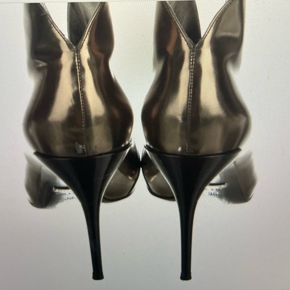 Gucci Leather lace up boots, Metallic and Silver, included box size 8 or IT 38 - Picture 2 of 10